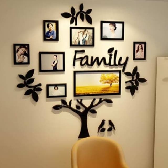 Family tree with frames in wooden